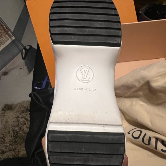 LOUIS VUITTON
Calfskin Shearling LV Archlight Sneaker HalfBoots 37 1/2Blk/Blue - Picture 7 of 7